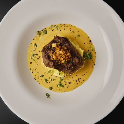 Медальон из телятины в Энотека БарДо по цене 1790 ₽