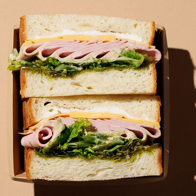 Сэндвич с мортаделлой и пестов Coffee Machine по цене 560 ₽