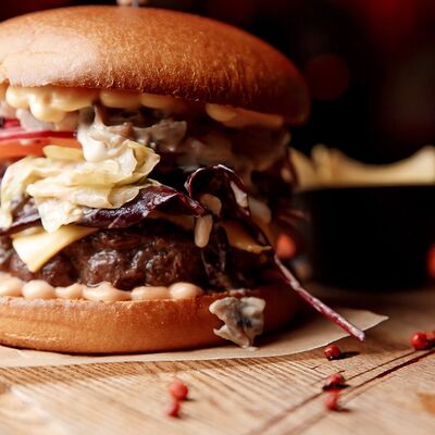 Бургер острый в Мясолаваш по цене 620 ₽