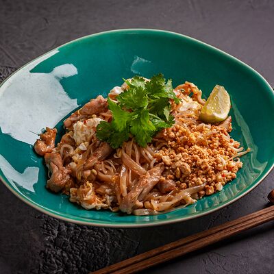 Пад тай с курицей в 4Bo по цене 440 ₽