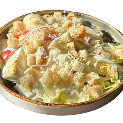 Салат Цезарь с курицей в Friendly по цене 440 ₽