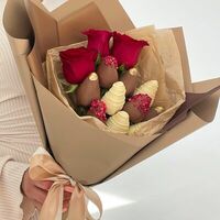 Букет из клубники в шоколаде и цветов Жасмин в Клубника