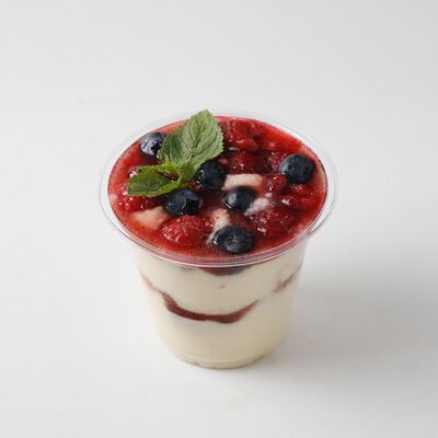 Тирамису Ягоды в Rabbit по цене 2190 ₸