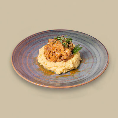 Бефстроганов с грибами и картофельным пюре в Любим сытно по цене 985 ₽