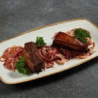 Свиные ребра с пряной квашеной капустой в Колхида Palace