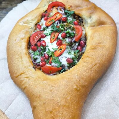 Хачапури с говяжьей вырезкой мега порция в Хинкальная Едим вкусно по цене 2280 ₽