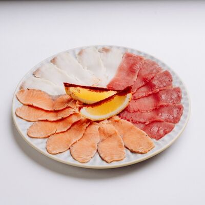 Рыбное ассорти в Абу-Даби по цене 1068 ₽