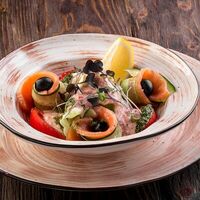 Салат Море роз с лососем в У Ханумы