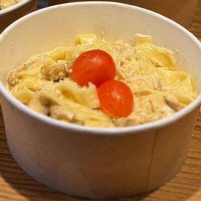 Фетучини с курицей в Ками cafe club по цене 647 ₽