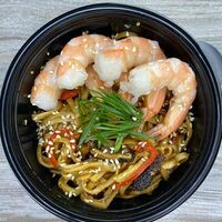 Wok удон c креветками в Umami