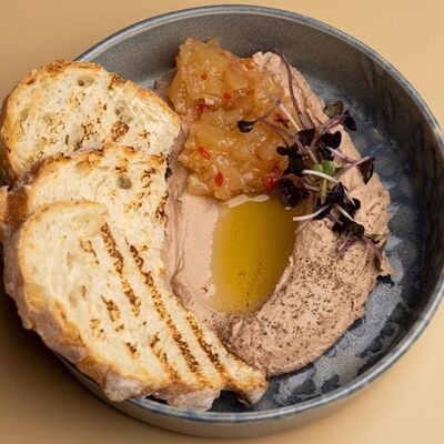 Паштет из утиной печени с грушевым чатни в Fatto a mano по цене 760 ₽