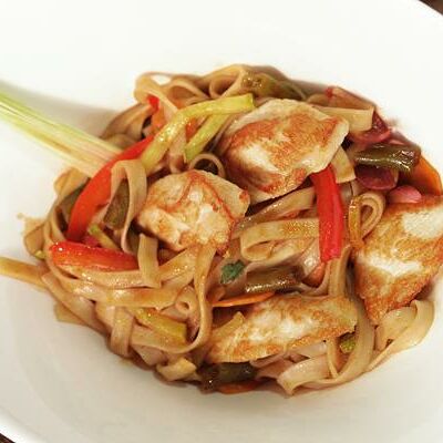 Лапша с овощами и курицей в Lemongrass по цене 436 ₽