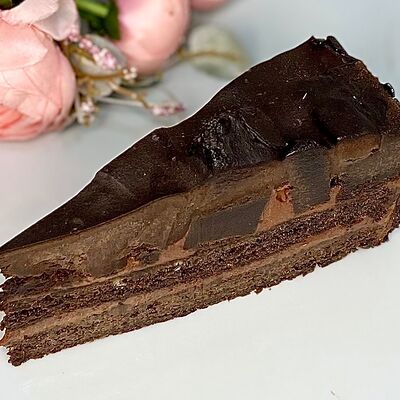 Торт Три шоколада в Чарли Чаплин по цене 350 ₽