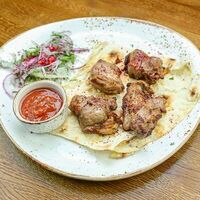 Шашлык из cвинoй мякоти в Вино & Хинкали