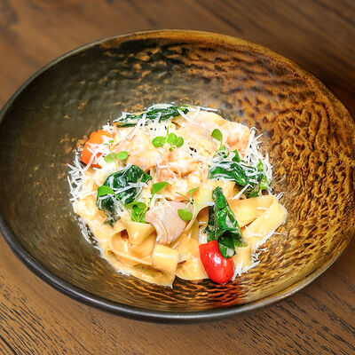 Паста феттуччине с креветками и кальмаром в Белок по цене 1050 ₽