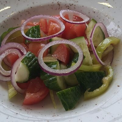 Салат овощной с домашним маслом в Eezy One Pizza по цене 339 ₽