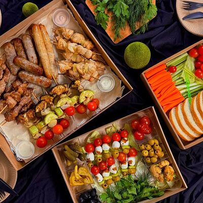 Сет-гриль Сезон охоты с разносолами в Boom-box Catering по цене 10990 ₽