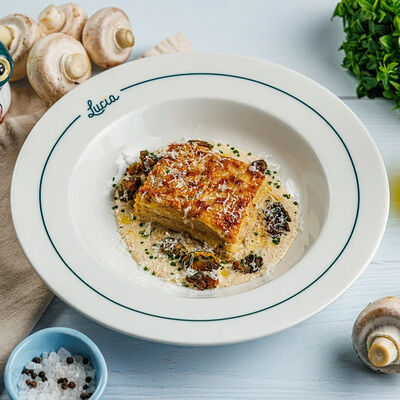 Лазанья из индейки с грибным рагу в Lucia osteria по цене 710 ₽