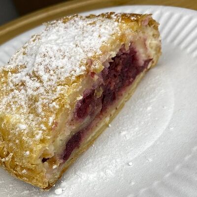 Штрудель с творогом и вишней в Хачапурка по цене 130 ₽