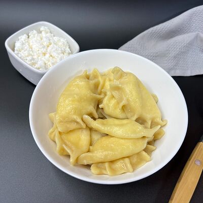 Вареники ручной лепки с творогом в Пельмени тут по цене 339 ₽