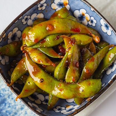 Бобы эдамамэ в соусе чили гарлик в Leto по цене 540 ₽