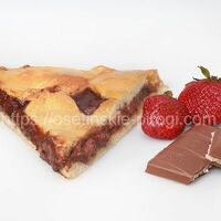 Осетинский пирог с клубникой и шоколадом в Осетинские пироги Виктория