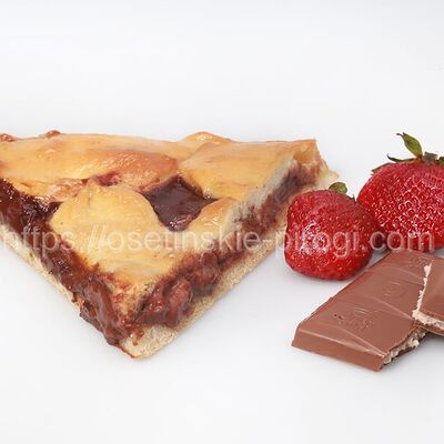 Осетинский пирог с клубникой и шоколадом в Осетинские пироги Виктория по цене 820 ₽