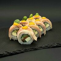 Ролл с опаленным беконом в Bibik Sushi