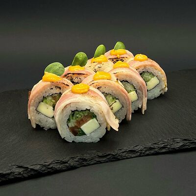 Ролл с опаленным беконом в Bibik Sushi по цене 437 ₽