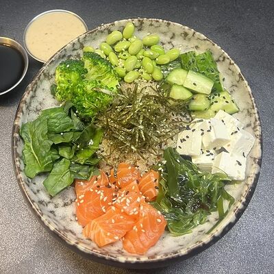 Боул с форелью и киноа в Лось Лосось по цене 870 ₽