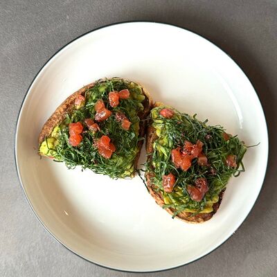 Авокадо тост в Гости, бистро по цене 480 ₽