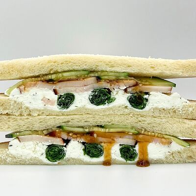 Сэндвич индейка терияки в Small Town по цене 370 ₽