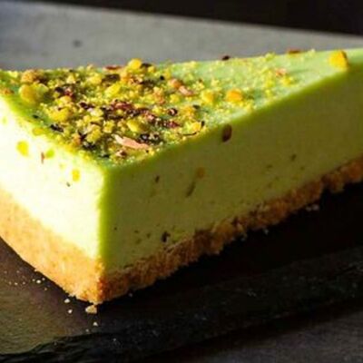 Чизкейк фисташковый в СушиГуру по цене 219 ₽