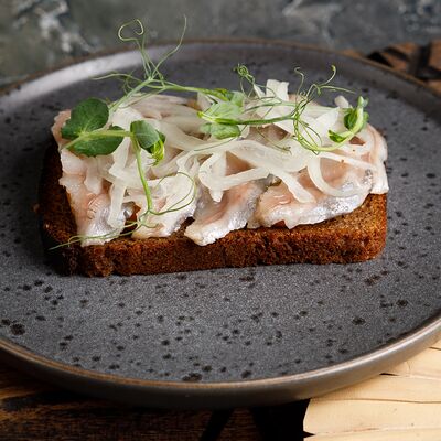 Бутерброд с сельдью в ПельMan по цене 250 ₽