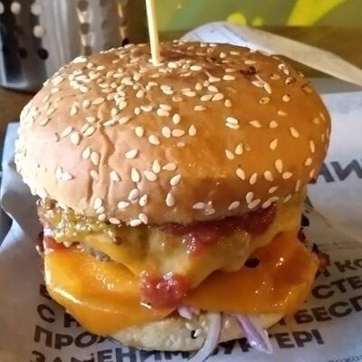 Сырный Бургерв Шаурма на Федосеенко по цене 800 ₽