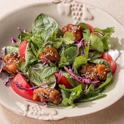 Салат с цыпленком в кисло-сладком соусе в Чиполучо по цене 399