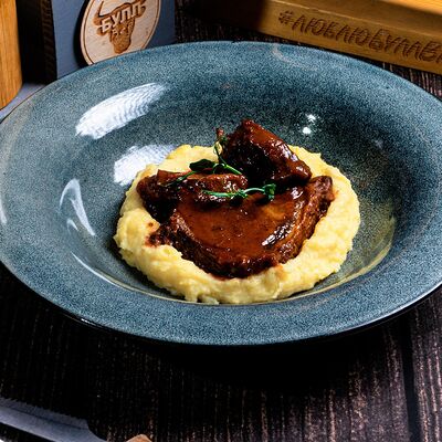 Нежные телячьи щёчки в Булл Вар по цене 1170 ₽