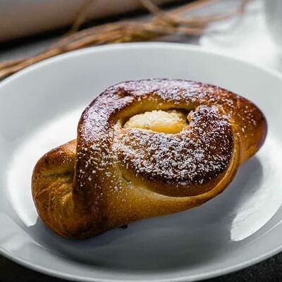 Булочка мини с творогом в Хлеб да булки и любовь по цене 55 ₽