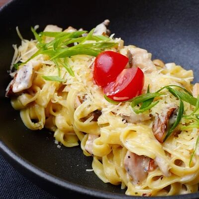 Паста с курицей и грибамив Nyen по цене 590 ₽