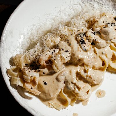 Феттучини с морепродуктами в соусе биск в Гастробар PINCH по цене 960 ₽