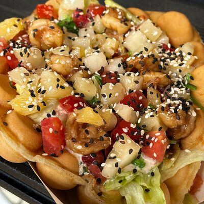 Баблс-вафля с креветкой и ананасом в In Joy по цене 530 ₽