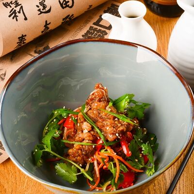 Салат с говядиной, перцем и луком в ВАЗИЮ по цене 569 ₽