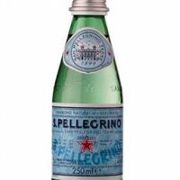 Вода San Pellegrino в La Tartine