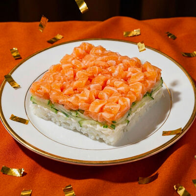 Салат Лосось над шубой в Много лосося по цене 420 ₽