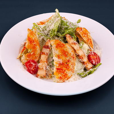 Салат Цезарь с курицей в Дом Куксу по цене 750 ₽