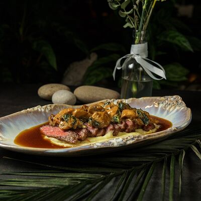 Стейк Фланк в устричном соусе в Эбби Noodles & Sushi Bar по цене 936