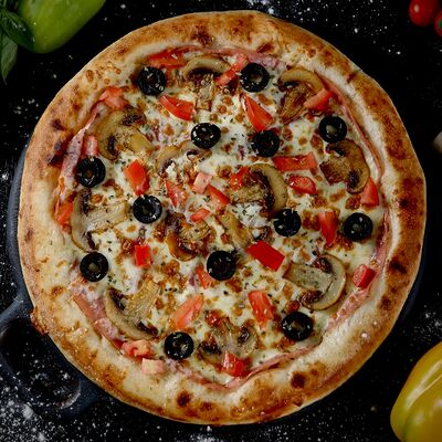 Пицца Капричоза 38 см в Hot Pizza по цене 1350 ₽