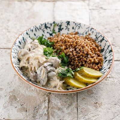 Бефстроганов с грибами и гречей в Пряности & Радости на Васильевском по цене 990