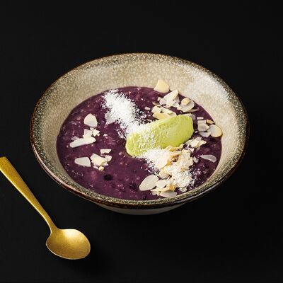 Овсяная каша на черничном муссе с фисташковым кремом в Мираж по цене 390 ₽