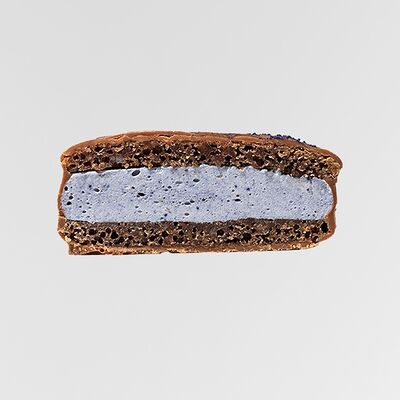 Sweet бисквит голубая матча в молочном шоколаде в Surf Coffee X Val DIsere по цене 250 ₽